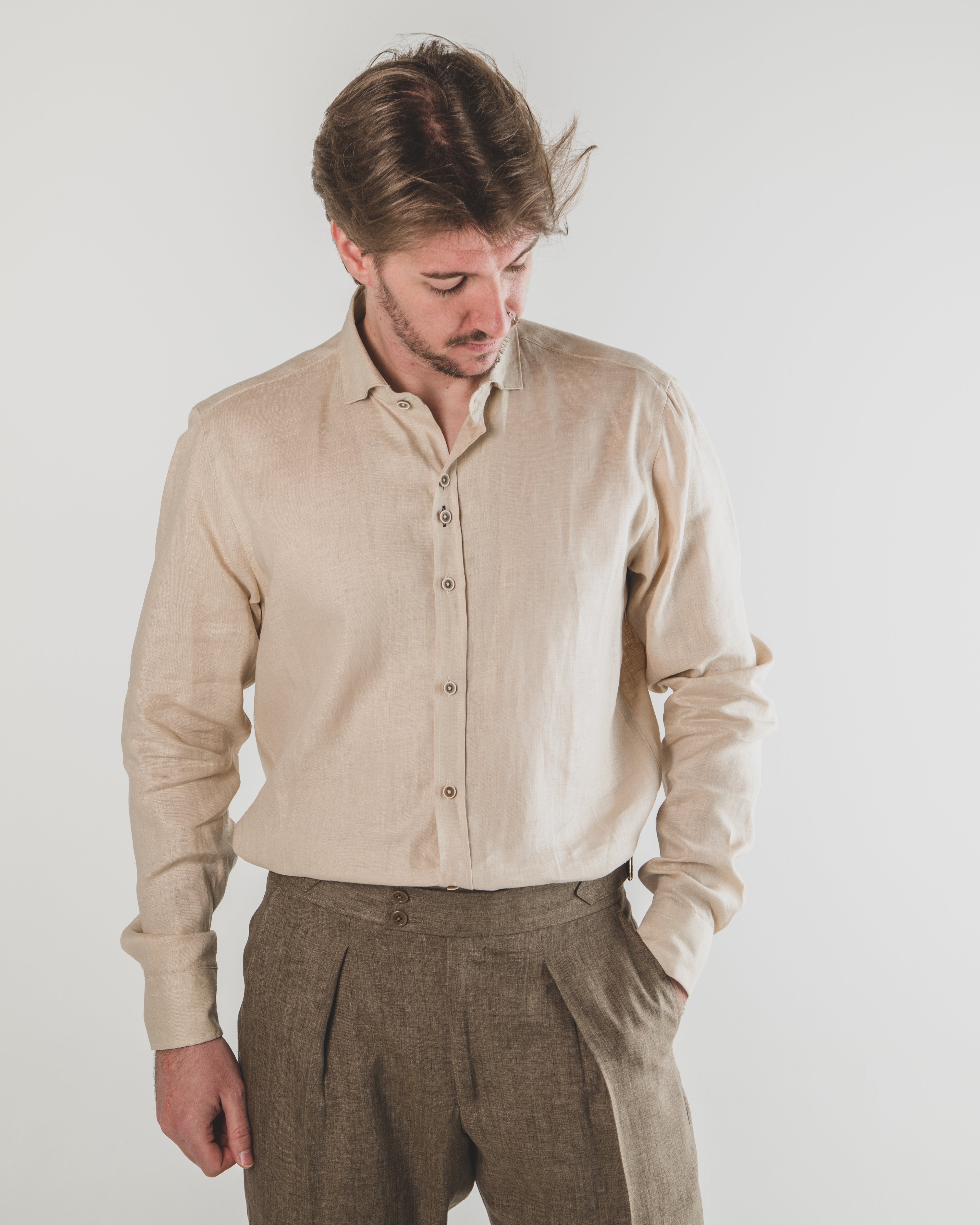 Camisa lino beige cuello italiano
