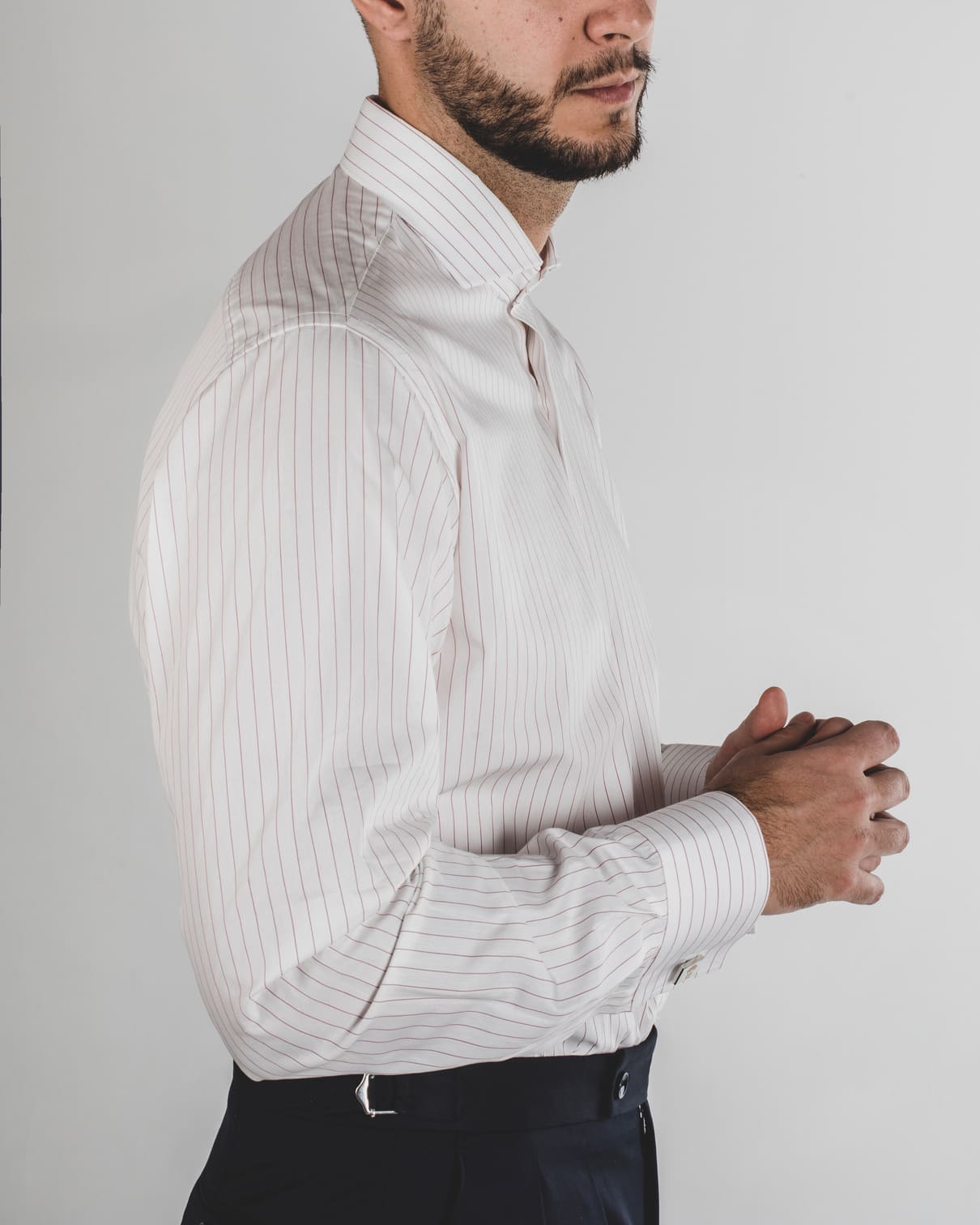 Camisa Blanca con Rayas Granates