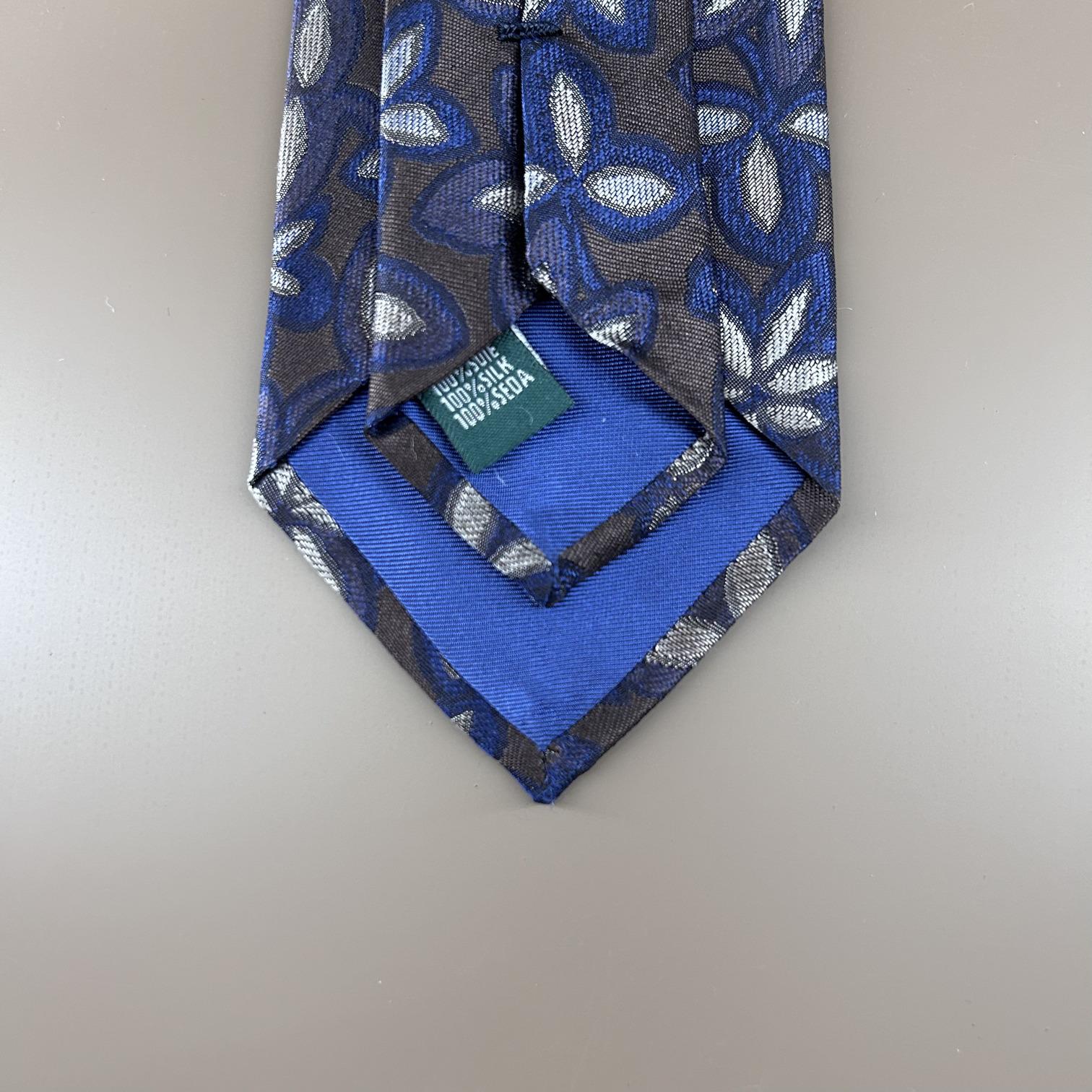 Jacquard tie in brown silk with a beige leaf print