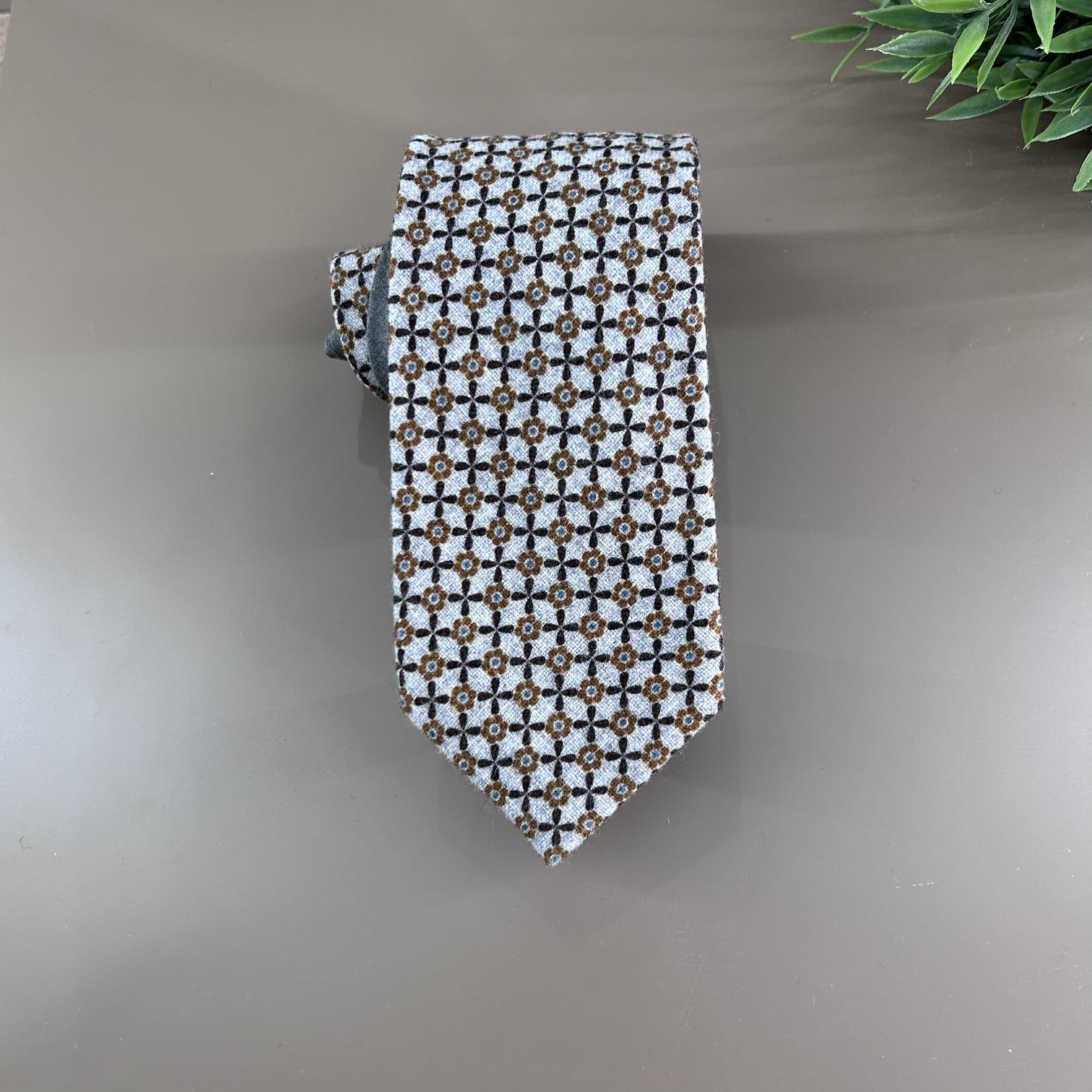 Gray wool tie with mustard and brown flowers