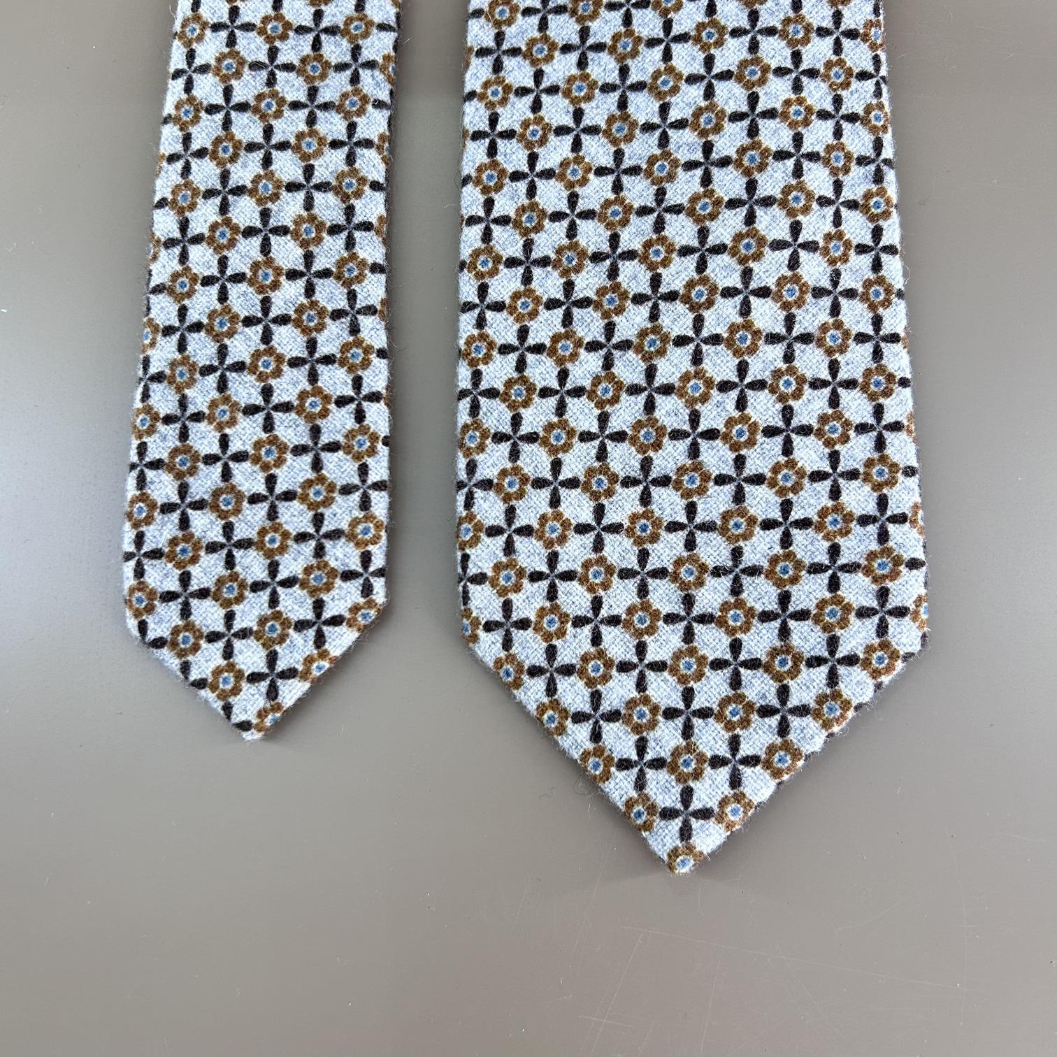 Gray wool tie with mustard and brown flowers