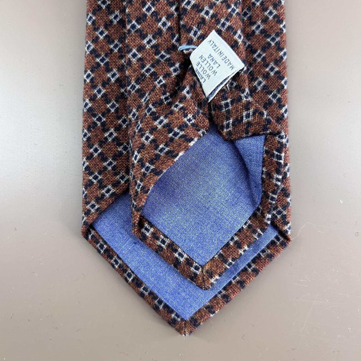Terracotta wool tie with small geometric patterns