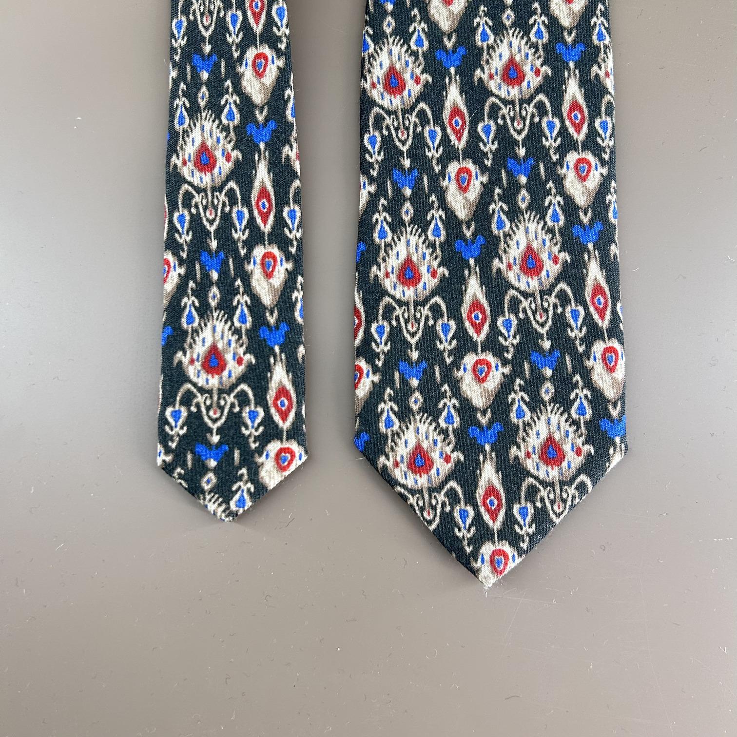 English green wool tie with vintage designs