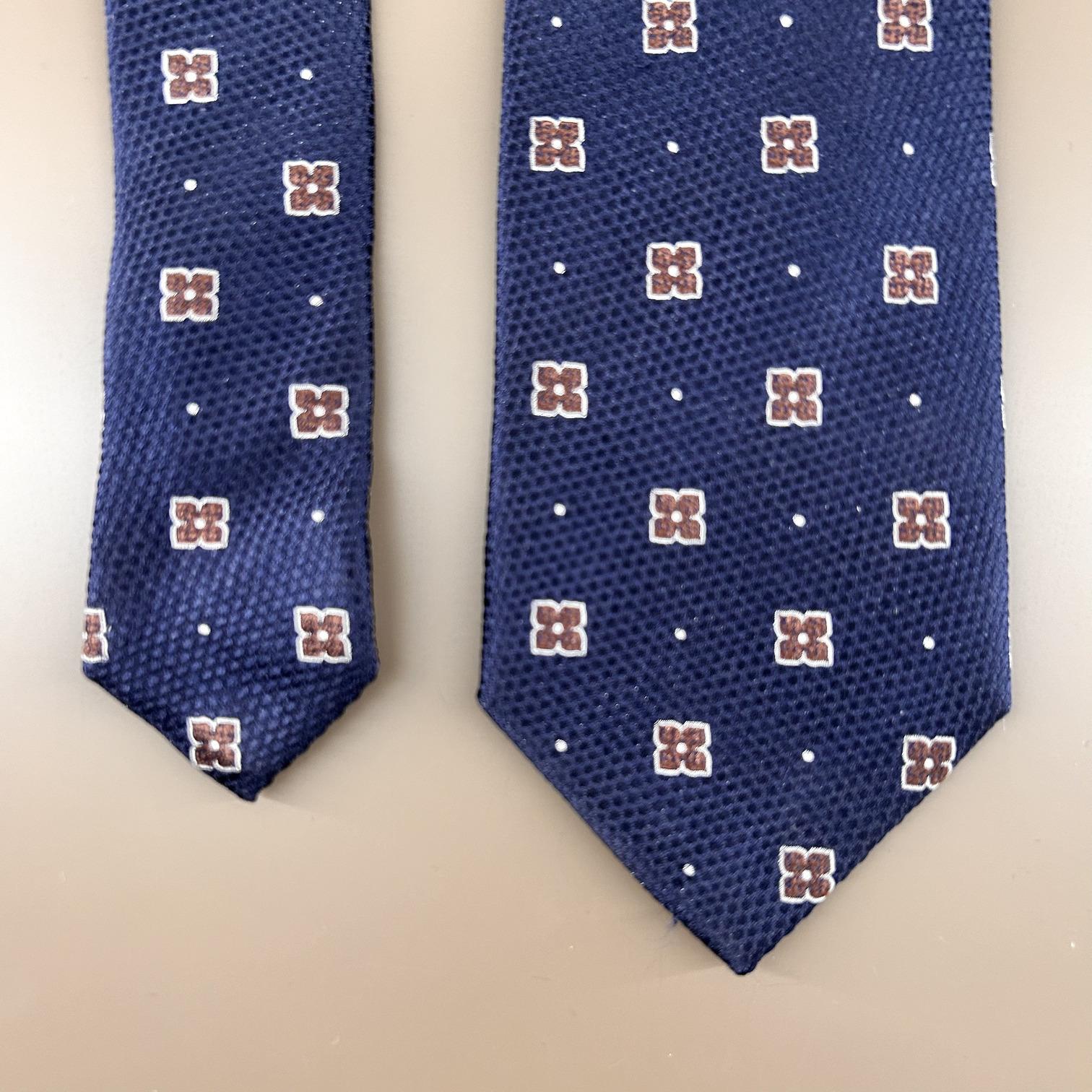 Corbata azul noche con puntos y flor marrón