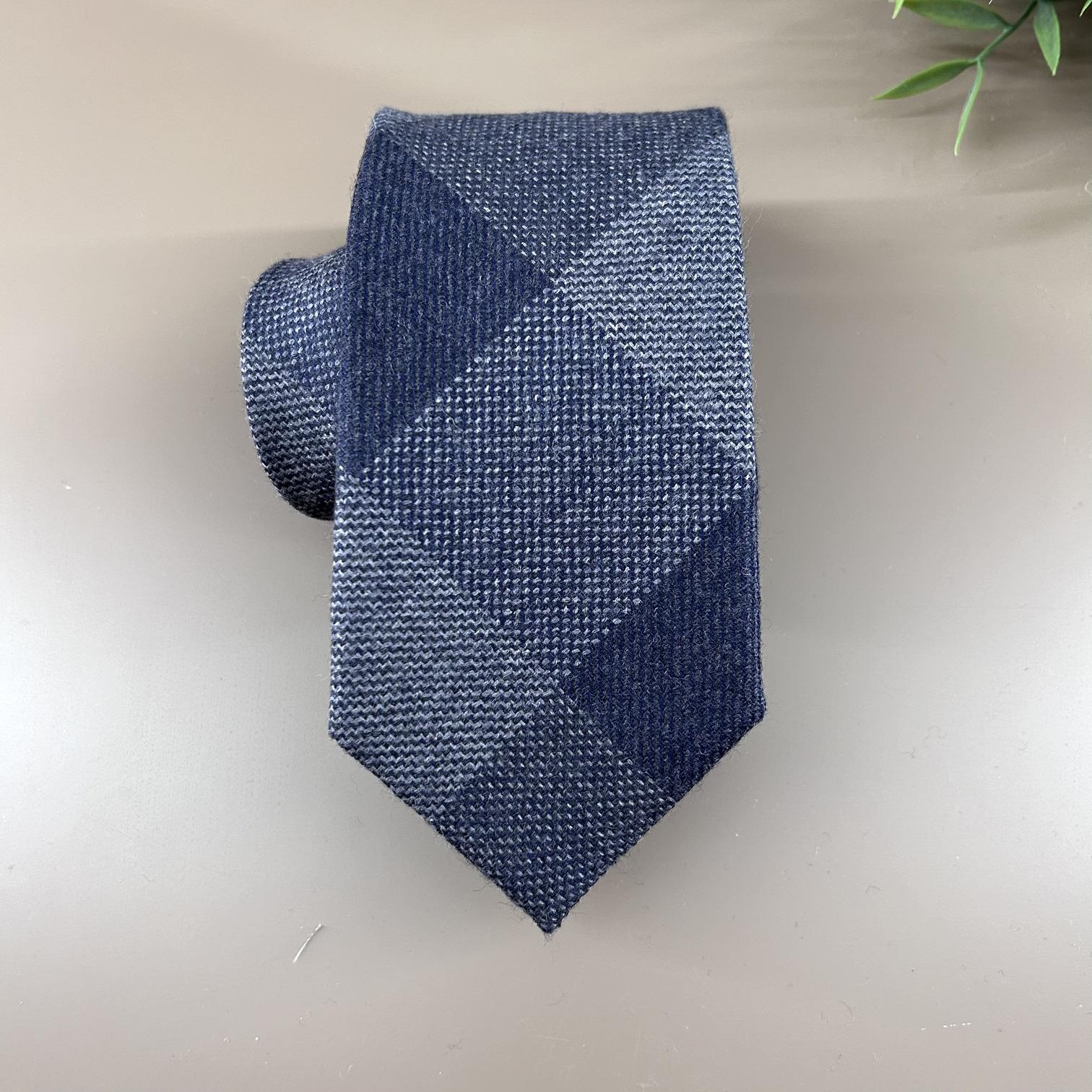Corbata de lana en cuadros grandes azules