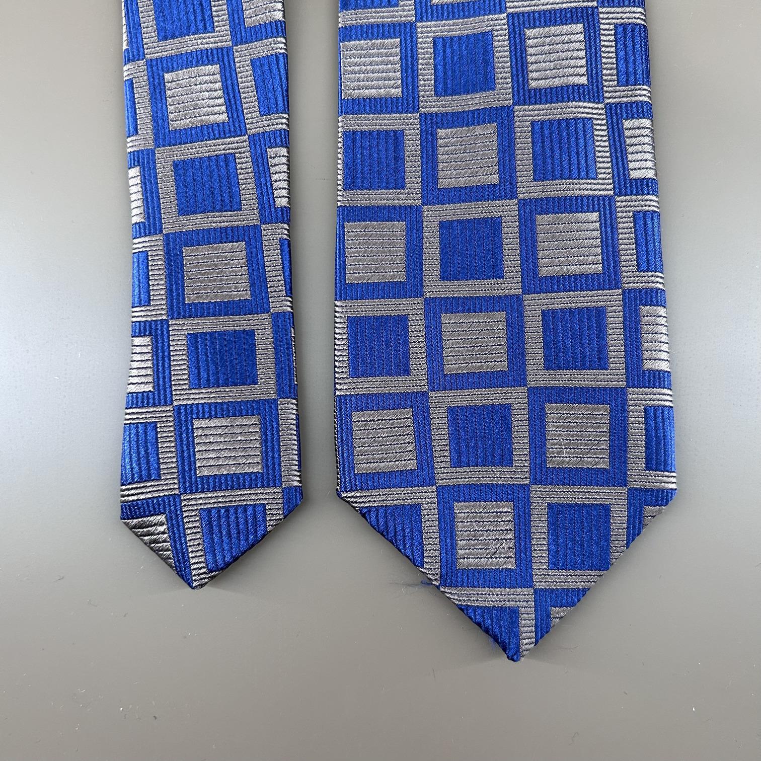 Silk tie with blue and mink geometric patterns