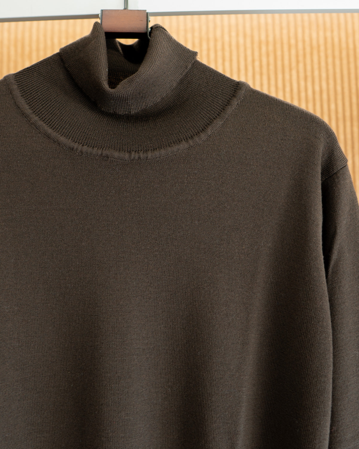Jersey Marrón Punto Fino Cuello Alto