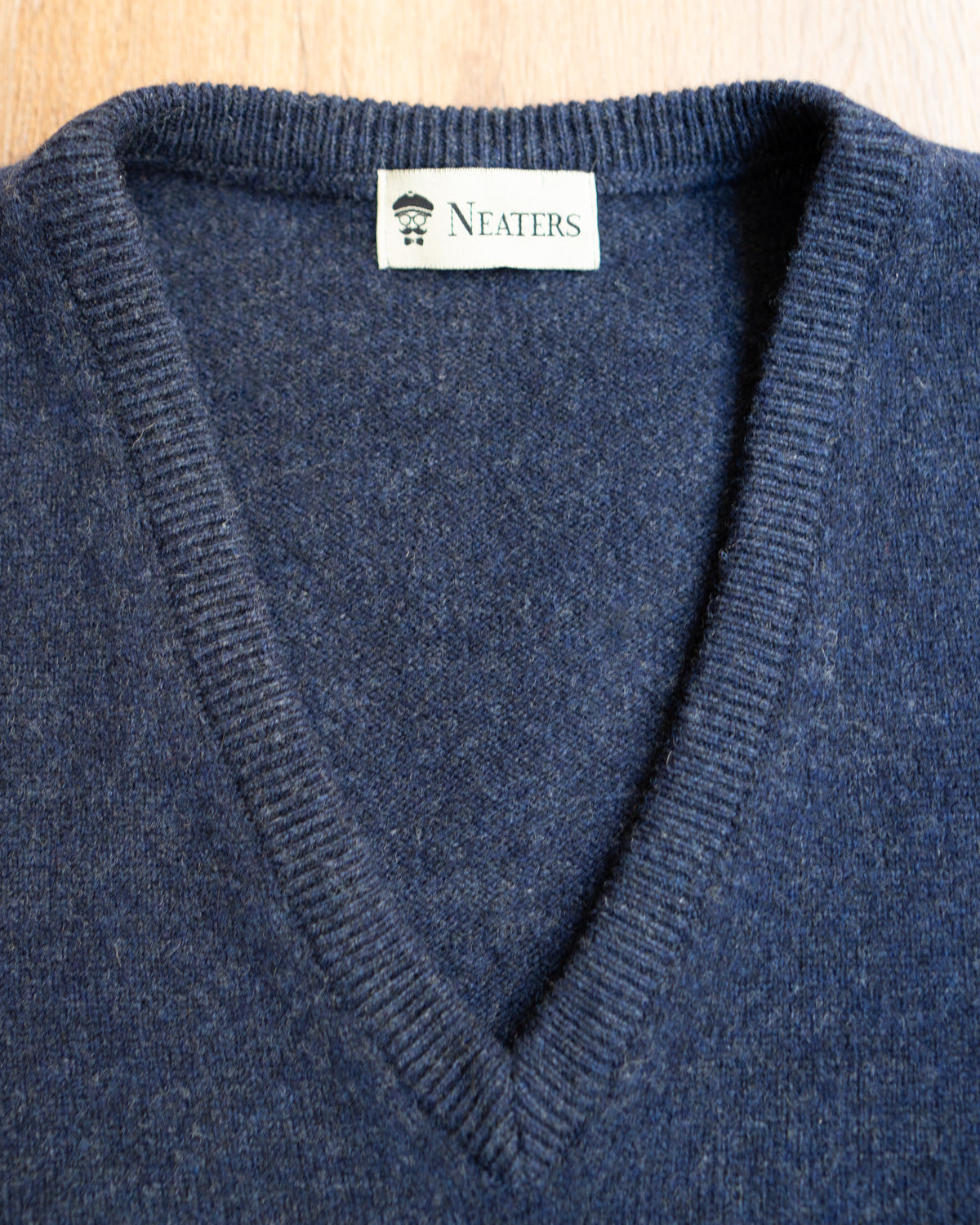 Jersey Azul Lana Lambswool Cuello Pico